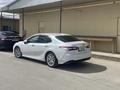 Toyota Camry 2018 года за 14 000 000 тг. в Жанаозен – фото 11