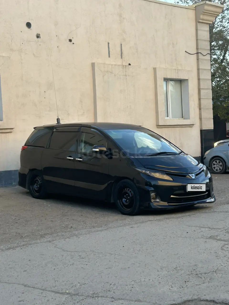 Toyota Estima, 2011