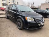 Chrysler Town and Country 2013 года за 6 000 000 тг. в Астана