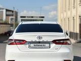 Toyota Camry 2022 года за 13 200 000 тг. в Шымкент – фото 5