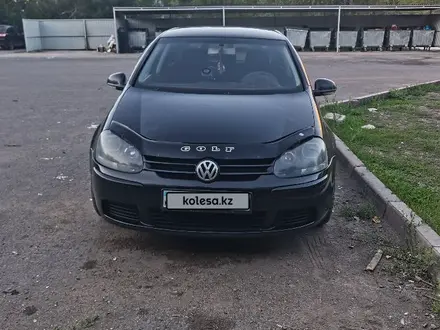 Volkswagen Golf 2004 года за 2 100 000 тг. в Караганда