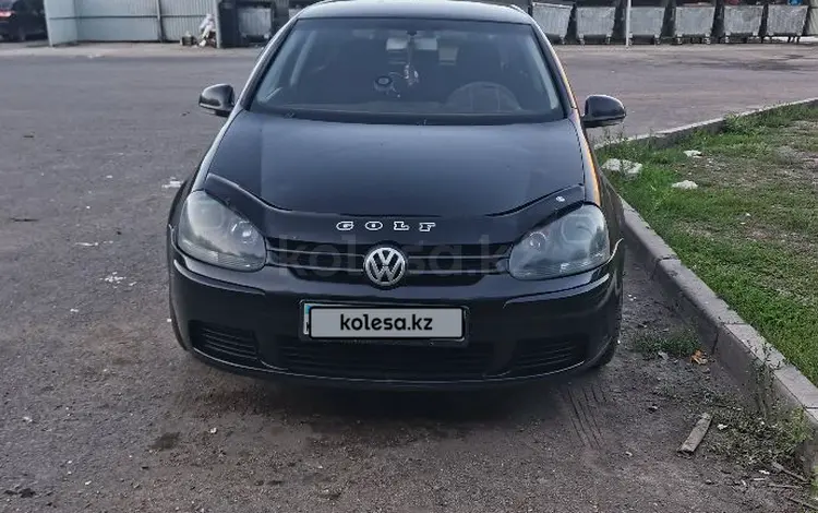 Volkswagen Golf 2004 годаүшін2 100 000 тг. в Караганда