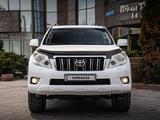 Toyota Land Cruiser Prado 2010 года за 14 700 000 тг. в Атырау – фото 2