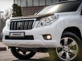 Toyota Land Cruiser Prado 2010 года за 14 700 000 тг. в Атырау – фото 3