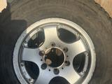 Зимнюю резину на дисках за 200 000 тг. в Алтай – фото 2