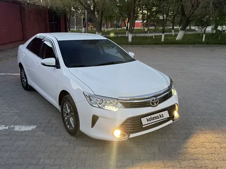 Toyota Camry 2015 года за 10 600 888 тг. в Актобе – фото 4