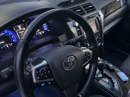 Toyota Camry 2015 года за 10 600 888 тг. в Актобе – фото 11