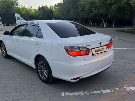 Toyota Camry 2015 года за 10 600 888 тг. в Актобе – фото 9