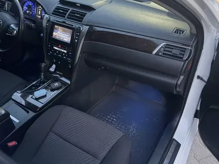 Toyota Camry 2015 года за 10 600 888 тг. в Актобе – фото 13