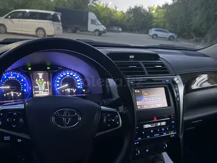 Toyota Camry 2015 года за 10 600 888 тг. в Актобе – фото 14