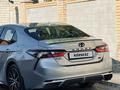 Toyota Camry 2021 года за 15 000 000 тг. в Актобе – фото 4