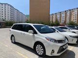 Toyota Sienna 2015 года за 16 000 000 тг. в Атырау