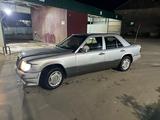 Mercedes-Benz E 200 1993 года за 800 000 тг. в Жезказган – фото 2