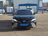 Toyota Camry 2018 года за 14 590 000 тг. в Алматы – фото 2