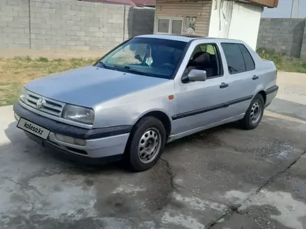 Volkswagen Vento 1992 года за 800 000 тг. в Шымкент – фото 2