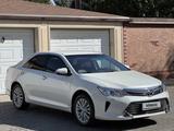 Toyota Camry 2015 года за 10 800 000 тг. в Шымкент – фото 3