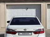 Toyota Camry 2015 года за 10 800 000 тг. в Шымкент – фото 5