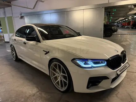 BMW M5 2022 года за 49 900 000 тг. в Алматы