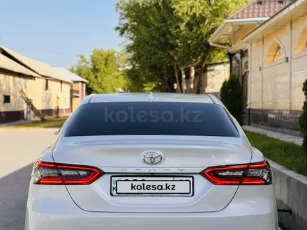 Toyota Camry 2023 года за 20 500 000 тг. в Шымкент – фото 2