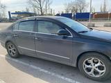 Volkswagen Passat 2005 года за 3 300 000 тг. в Алматы – фото 2