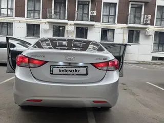 Hyundai Elantra, 2011