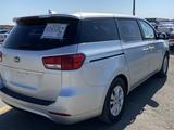 Kia Carnival 2015 года за 9 000 000 тг. в Актау – фото 3