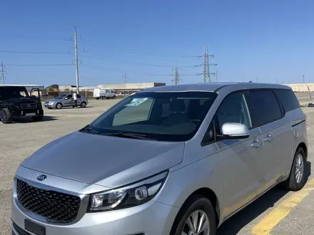 Kia Carnival 2015 года за 9 500 000 тг. в Актау – фото 2