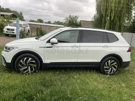 Volkswagen Tiguan 2022 года за 14 500 000 тг. в Алматы – фото 3
