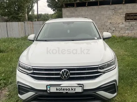 Volkswagen Tiguan 2022 года за 14 500 000 тг. в Алматы – фото 2