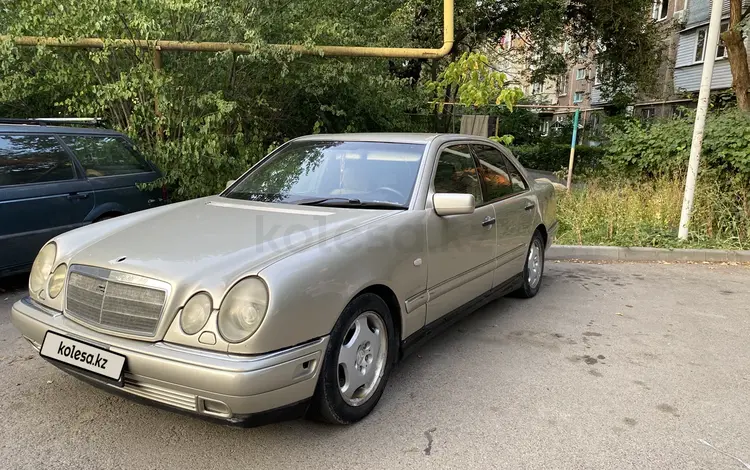 Mercedes-Benz E 320 1998 года за 2 650 000 тг. в Алматы