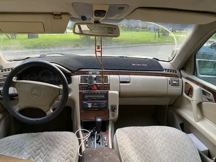 Mercedes-Benz E 320 1998 года за 2 650 000 тг. в Алматы – фото 8