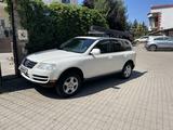 Volkswagen Touareg 2005 года за 4 600 000 тг. в Алматы