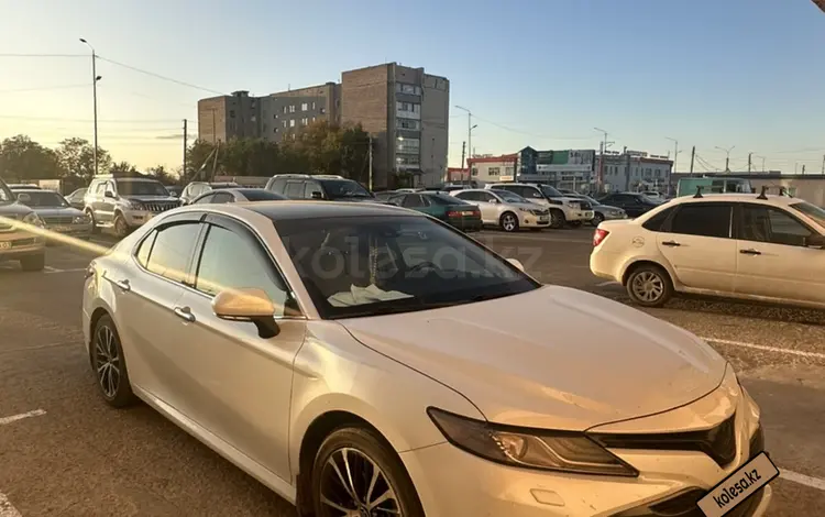 Toyota Camry 2019 года за 15 900 000 тг. в Астана