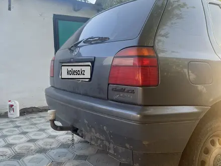 Volkswagen Golf 1995 года за 1 400 000 тг. в Костанай – фото 2