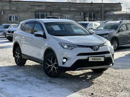 Toyota RAV4 2017 года за 12 500 000 тг. в Актобе – фото 3