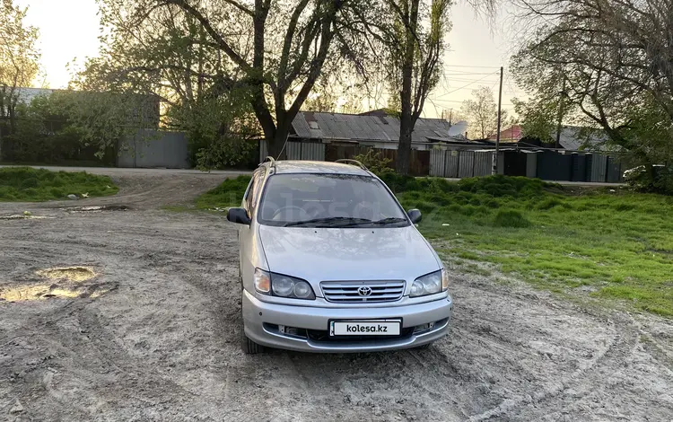 Toyota Ipsum 1996 года за 3 000 000 тг. в Алматы