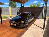 Volkswagen Passat 2019 года за 13 000 000 тг. в Актобе – фото 2