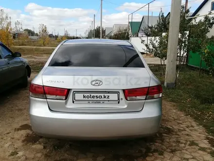 Hyundai Sonata 2007 года за 3 500 000 тг. в Уральск – фото 4