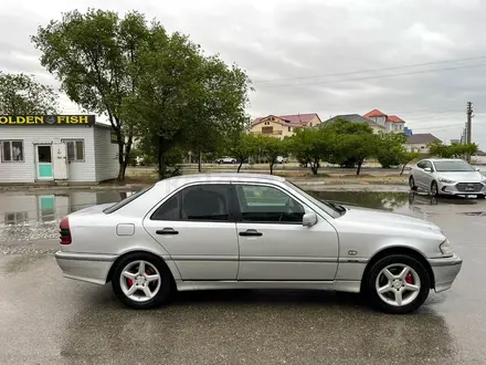 Mercedes-Benz C 320 1996 года за 2 800 000 тг. в Актау – фото 4