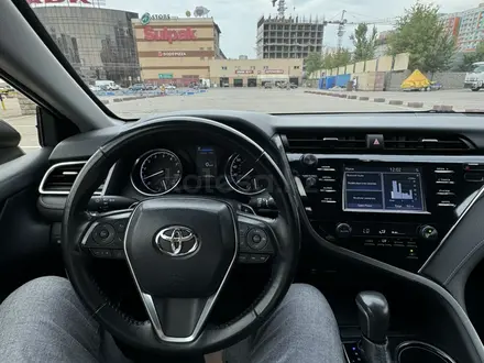 Toyota Camry 2018 года за 11 500 000 тг. в Алматы – фото 8