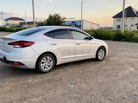 Hyundai Elantra 2018 года за 5 250 000 тг. в Уральск – фото 4