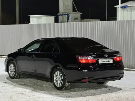 Toyota Camry 2015 года за 11 000 000 тг. в Уральск – фото 3