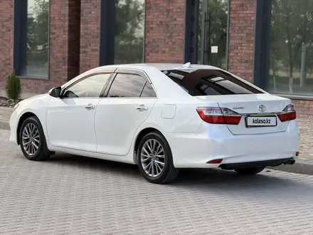 Toyota Camry 2017 года за 11 500 000 тг. в Шымкент – фото 2