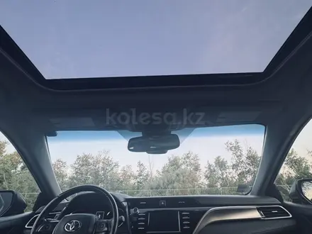 Toyota Camry 2018 года за 8 400 000 тг. в Уральск – фото 12