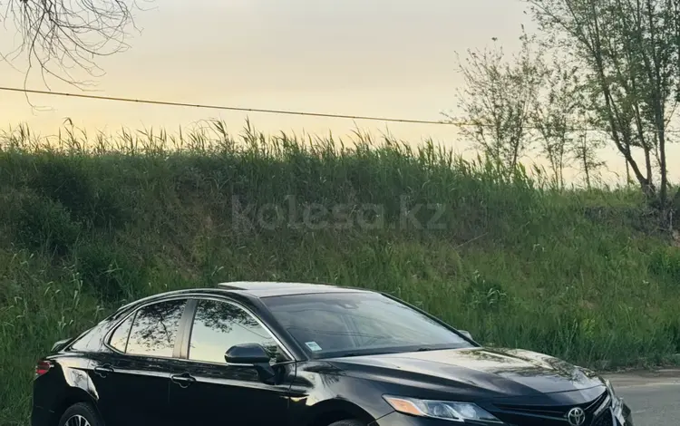 Toyota Camry 2018 года за 8 400 000 тг. в Уральск