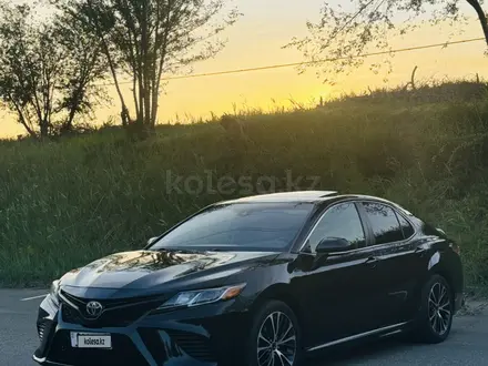 Toyota Camry 2018 года за 8 400 000 тг. в Уральск – фото 4