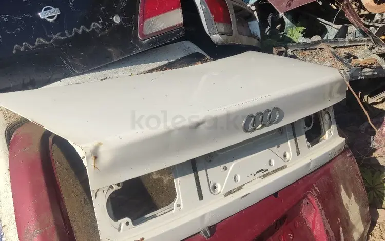 Крышка багажника Ауди 100 С4 седан универсал за 5 000 тг. в Алматы