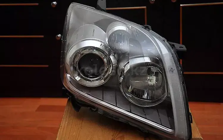 Фара передние правая на Toyota Avensis 2004г за 23 500 тг. в Алматы