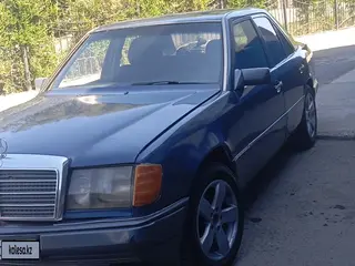 Mercedes-Benz E 230