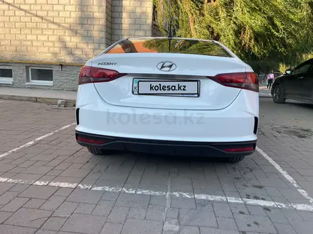 Hyundai Accent 2021 года за 7 600 000 тг. в Актобе – фото 3